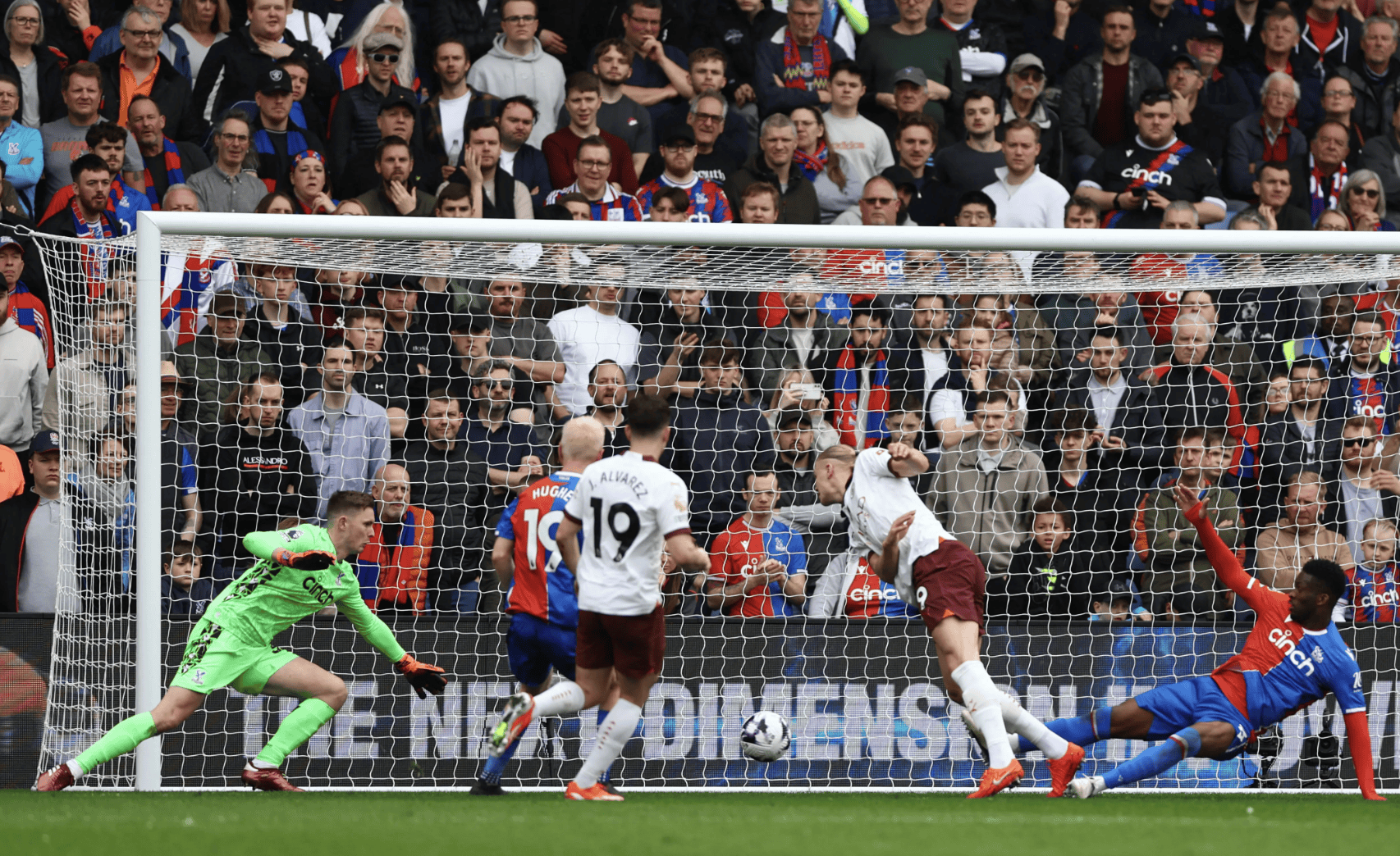 曼联客场不敌斯托克城，遭遇失利的简单介绍