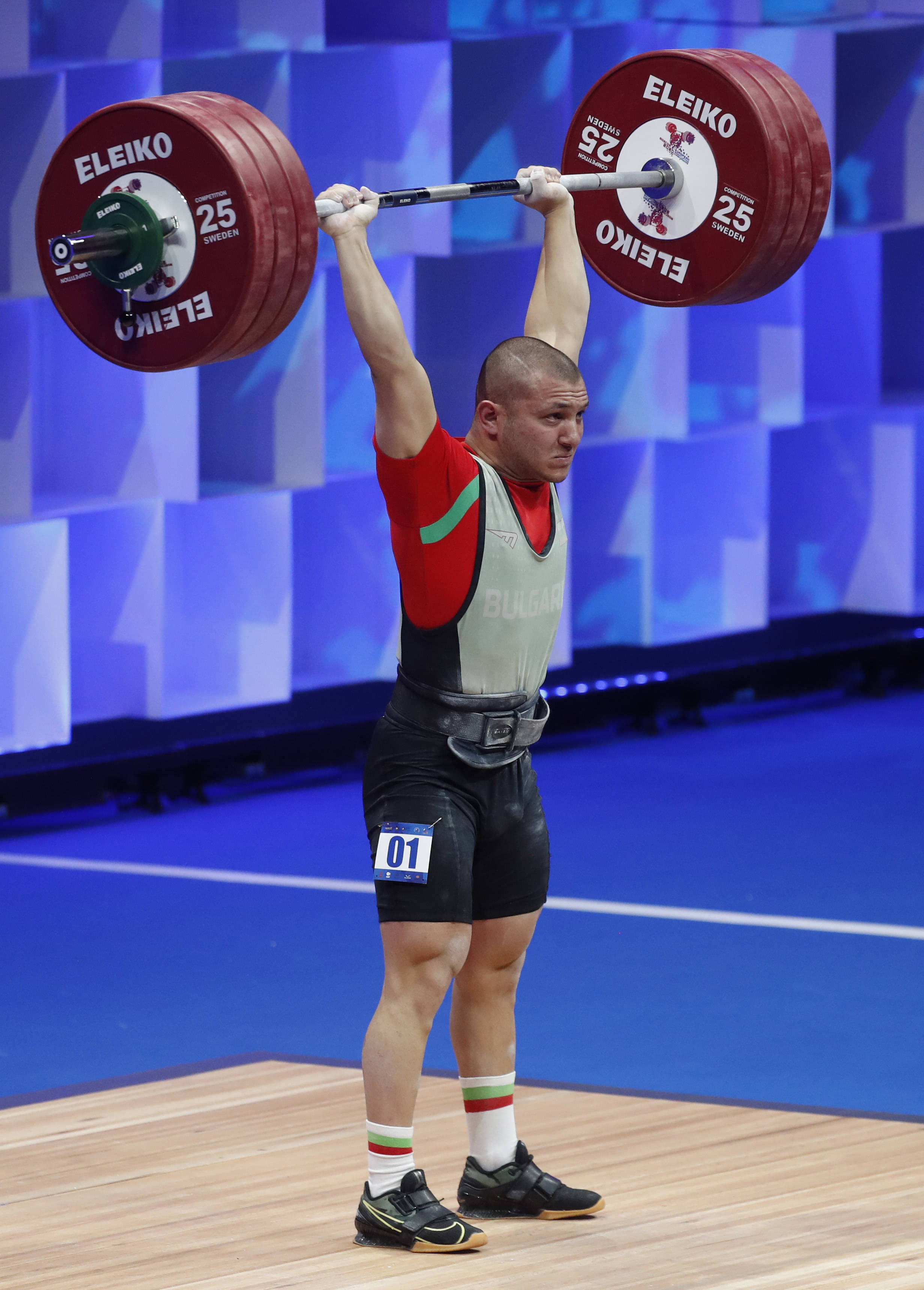 关于芬兰重量级选手在举重比赛中尽显实力的信息 关于芬兰重量级选手在举重比赛中尽显实力的信息