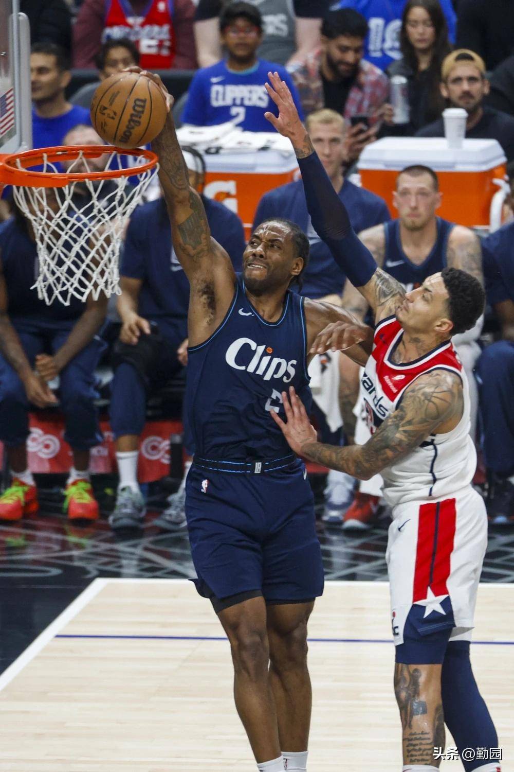 关于雄鹿客场大胜马刺,字母哥再献+的超神表现的信息 关于雄鹿客场大胜马刺,字母哥再献+的超神表现的信息