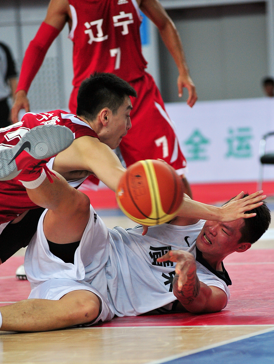 球员技战术娴熟,篮球联赛比赛愈发激烈的简单介绍 球员技战术娴熟,篮球联赛比赛愈发激烈的简单介绍