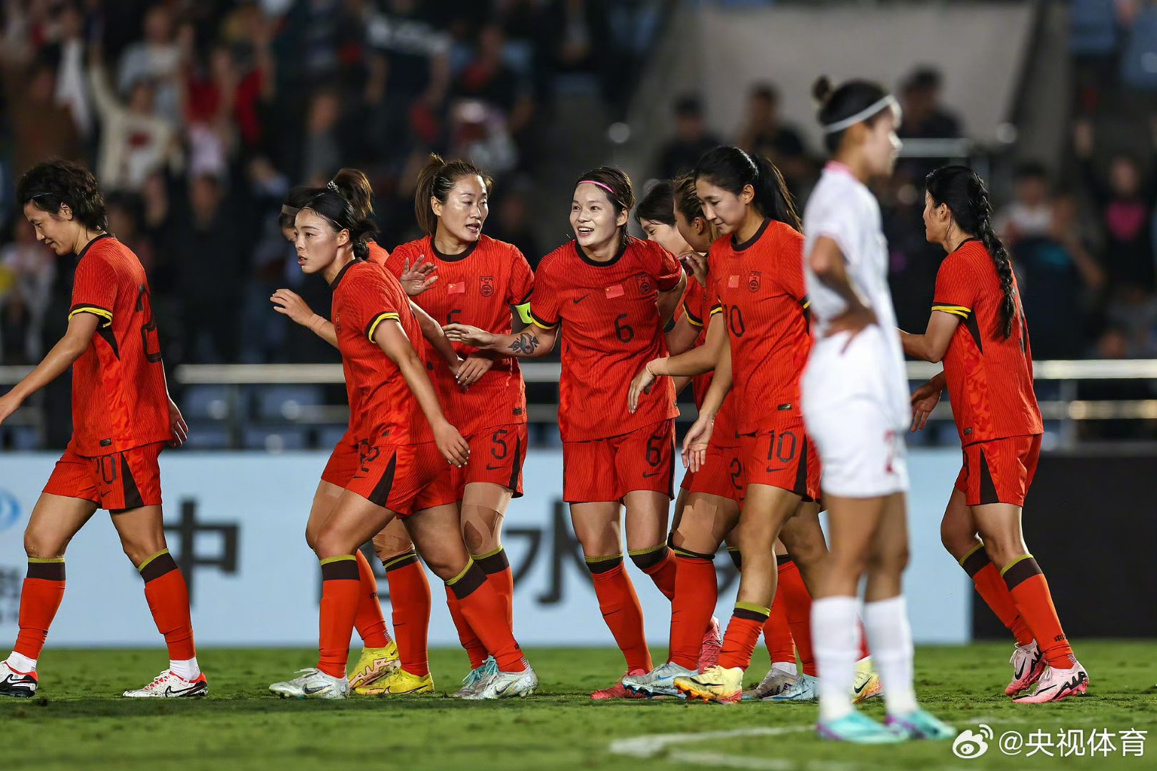 关于世界女足巨星备战国家队比赛的信息 关于世界女足巨星备战国家队比赛的信息