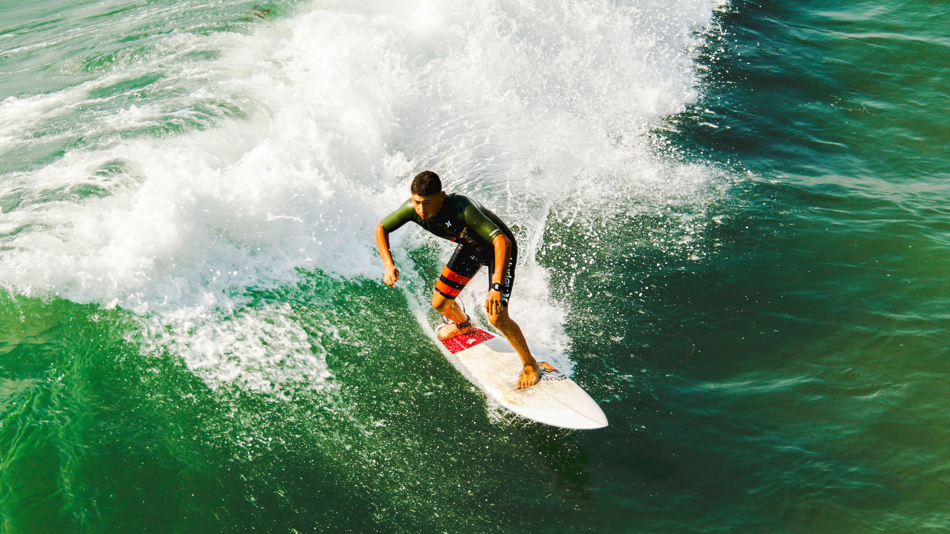 国王轻取深圳队，福克斯在欧冠半决赛接管比赛，跨越时空的王者对决